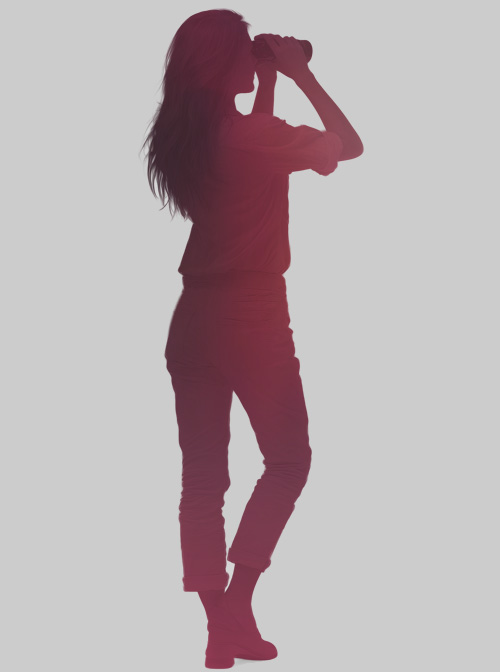 Silhouette d'une fille regardant avec des jumelles vers la droite